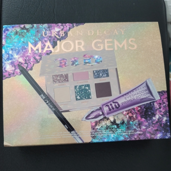 ❌️SOLD 🟣2/$40 - URBAN DECAY Stoned vibes mini eyeshadow palette - Picture 6 of 6